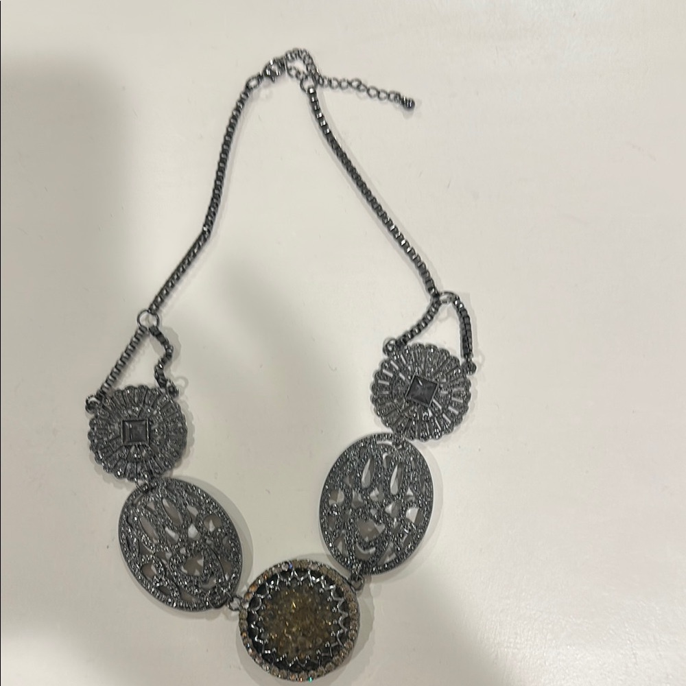 Elegant Silver Necklace with Intricate Design